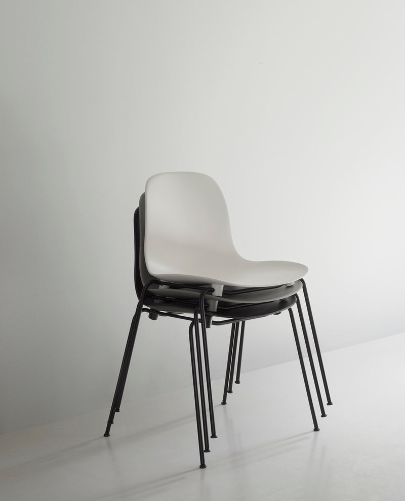 Chaise Form Stacking Black Steel — White