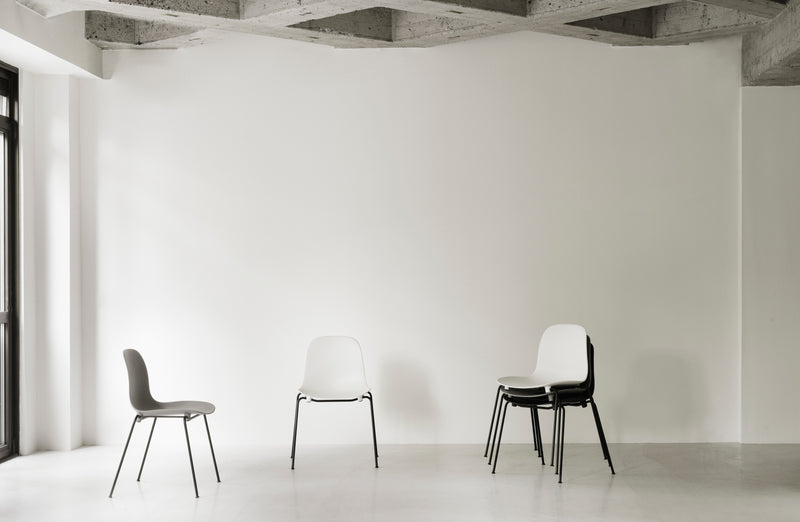 Chaise Form Stacking Black Steel — White