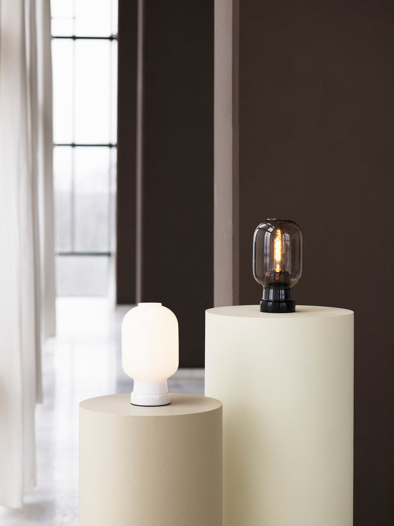 Lampe de table Amp — Smoke/Black