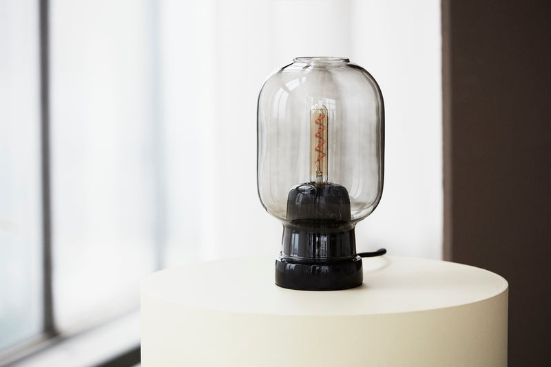Lampe de table Amp — Smoke/Black