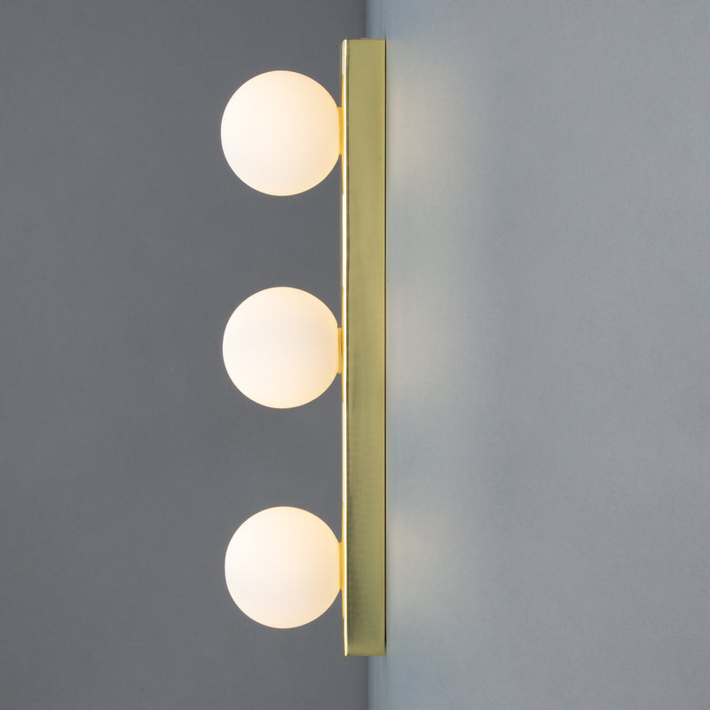 Applique de salle de bain Noelani — Laiton poli & Verre opale