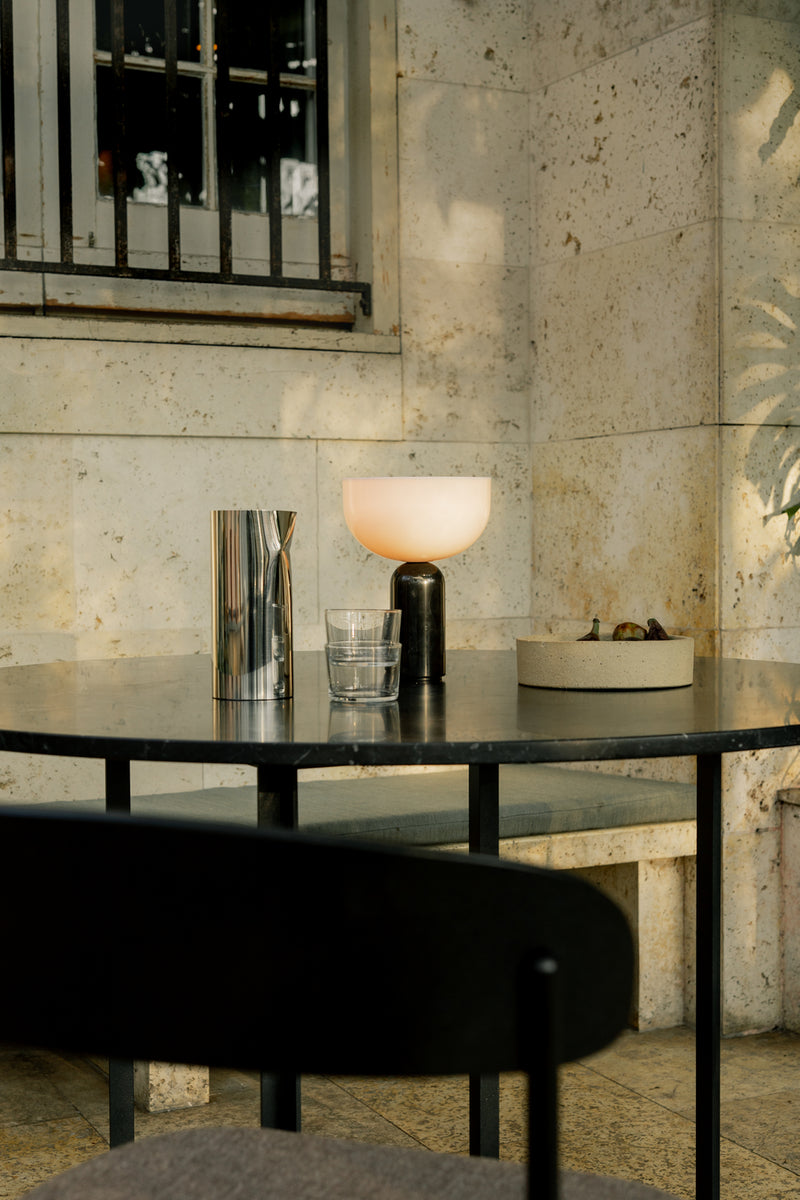 Lampe de table portable Kizu — Black Marble w. White Acrylic