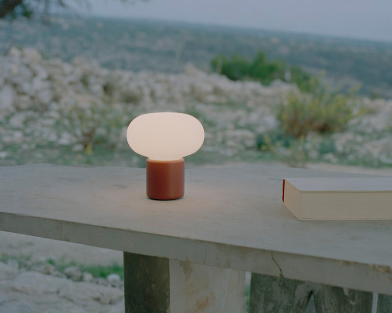 Lampe de table portable Karl-Johan — Earth Red