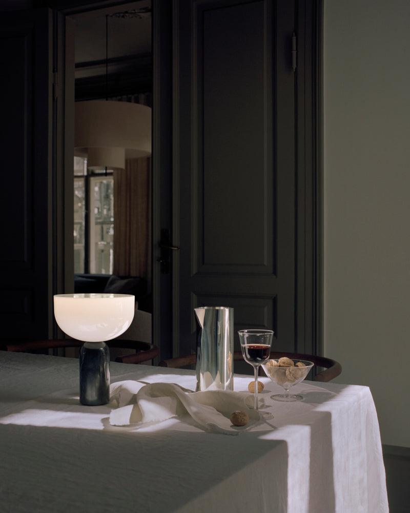 Lampe de table portable Kizu — Black Marble w. White Acrylic