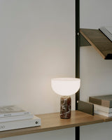 Lampe de table portable Kizu — Marbre Rosso Levanto