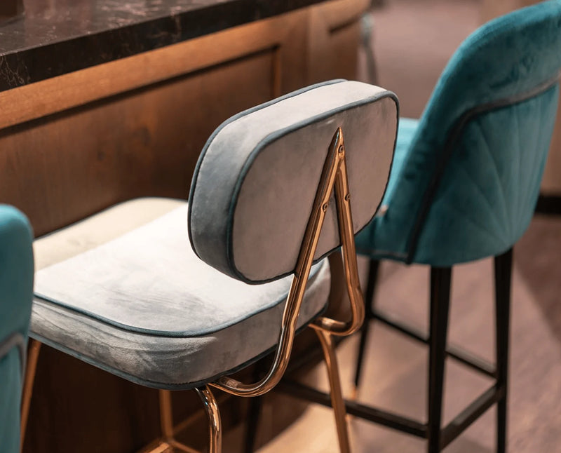 Chaise de bar State — barcelona paprika, smooth easy clean shell piping, black lacquered metal feet