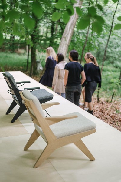 Fauteuil Bas TOGGLE — Blanc et chêne