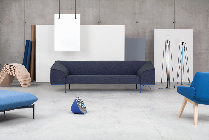 Canapé SEAM 3 places — Gris foncé pieds bleu