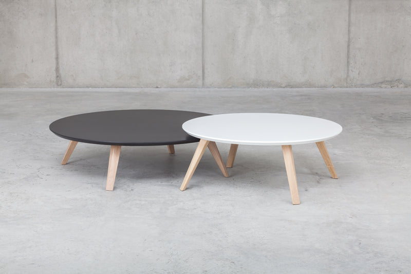 Table basse OBLIQUE — Fenix et chêne blanc